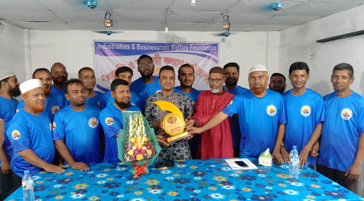 মান্দায় শিল্পপতি ও ব্যবসায়ী কল্যাণ ফাউন্ডেশনের পক্ষ ইউএনওকে বিদায়ী সংবর্ধনা