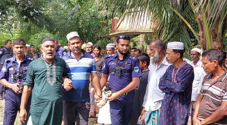 প্যারোলে মুক্তি পেয়ে মায়ের জানাজা ও দাফনে অংশ নিলেন যুবলীগ নেতা