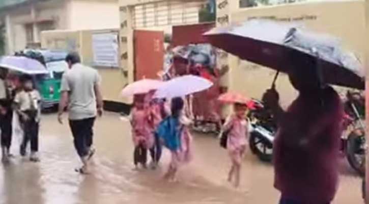 তানোরে শিক্ষার্থীদের জলবদ্ধতায় চরম ভোগান্তি