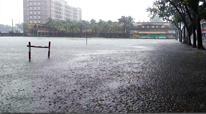 ঝালকাঠিতে টানা ভারী বৃষ্টি, জনগণের ভোগান্তি
