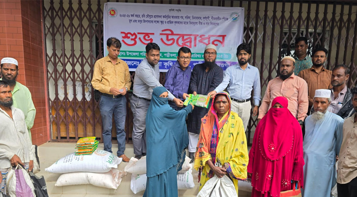 পত্নীতলায় সাড়ে ছয় হাজার কৃষকের মাঝে বিনামূল্যে বীজ ও সার বিতরণ
