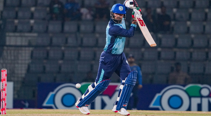 অভিষেকেই নবীর ছেলের ব্যাটে তাণ্ডব, রেকর্ড সংগ্রহ নোয়াখালীর