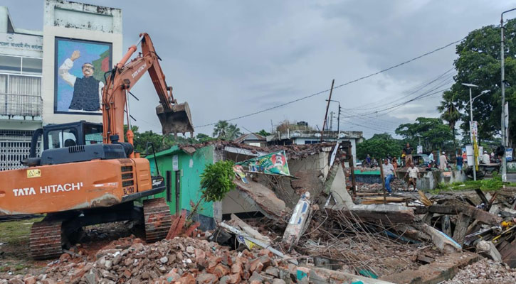 কোটালীপাড়ায় শতাধিক অবৈধ স্থাপনা উচ্ছেদ