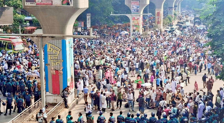 শাহবাগে এমপিওভুক্ত শিক্ষকদের ৩ দফা দাবিতে অবরোধ