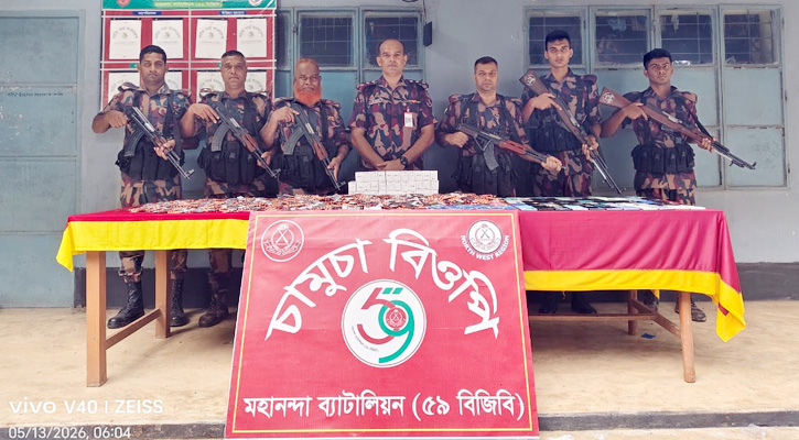 চাঁপাইনবাবগঞ্জ সীমান্তে মোবাইল ফোন ও মাদক জব্দ