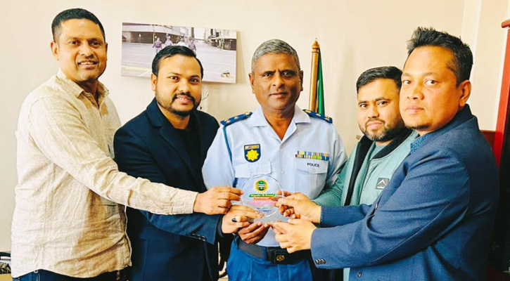 দক্ষিণ আফ্রিকায় বিদায়ী স্টেশন কমান্ডারকে বাংলাদেশিদের সম্মাননা