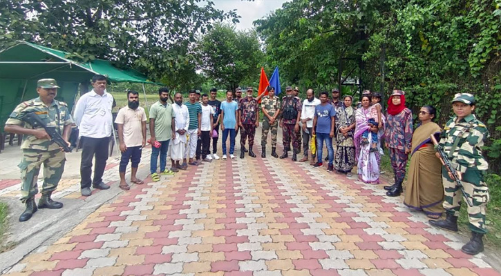 চুয়াডাঙ্গায় ভারতে অনুপ্রবেশকারী ১২ বাংলাদেশিকে হস্তান্তর