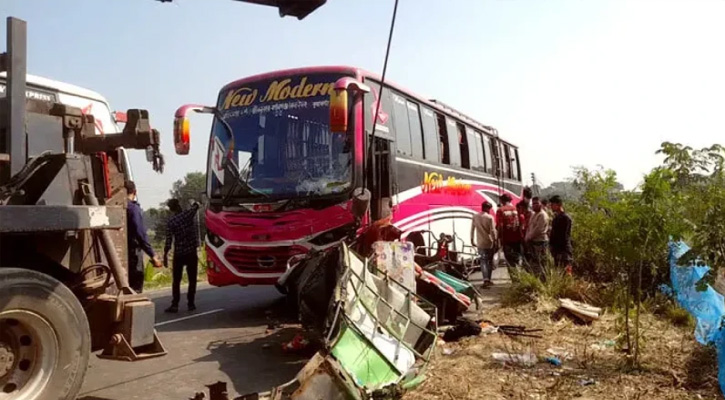 ফরিদপুরে বাসচাপায় নিহত ৩, আহত ৪