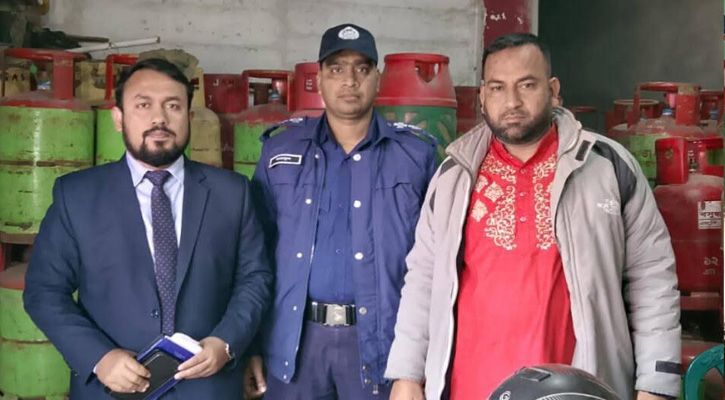 পত্নীতলায় দুই গ্যাস সিলিন্ডার ব্যবসায়ীকে অর্থদণ্ড