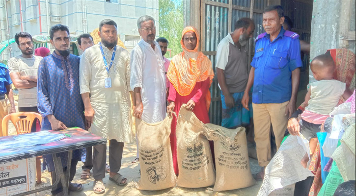 ঝিনাইগাতীতে ভিডব্লিউবির ১৫০ কেজি হারে চাল পেল ২,২৯২ পরিবার