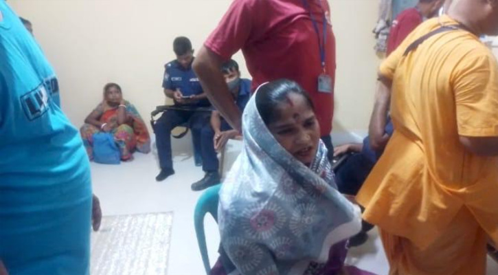 লালমনিরহাটে রথযাত্রায় শাখা-সিঁদুর পরে ঢুকে পড়া চোরচক্রের ৫ নারী আটক