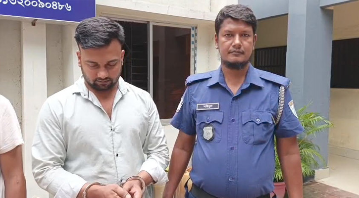 রূপগঞ্জে ডিবি পুলিশ পরিচয়ে চাঁদাবাজির অভিযোগে যুবক গ্রেফতার