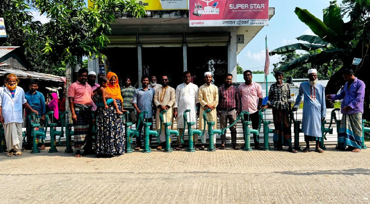 কিশোরগঞ্জের এগারসিন্দুরে নিম্নবিত্ত পরিবারের মাঝে ২২টি টিউবওয়েল বিতরণ