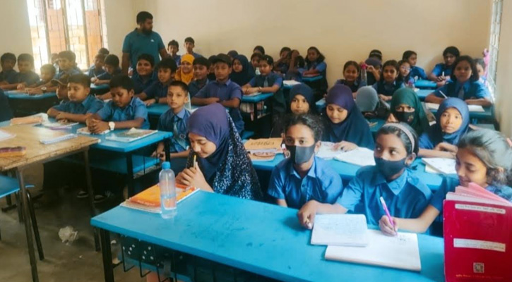 জয়পুরহাটে প্রাথমিক শিক্ষায় বৈষম্য বাড়ছে  শহরে শিক্ষার্থীর ভিড়, গ্রামে ফাঁকা শ্রেণিকক্ষ