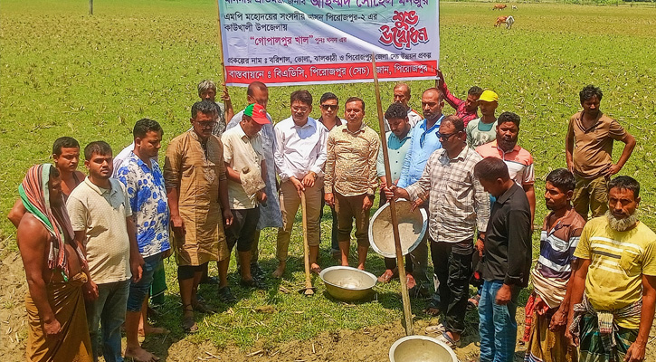 খাল পুনঃখনন কাজের উদ্বোধন করলেন গৃহায়ন ও গণপূর্ত প্রতিমন্ত্রী আহমেদ সোহেল মঞ্জুর