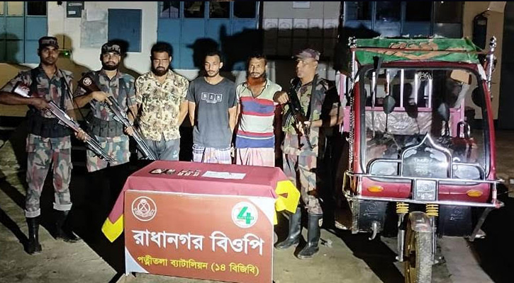 পত্নীতলা সীমান্তে বিজিবির অভিযানে মাদকদ্রব্যসহ আটক-৩