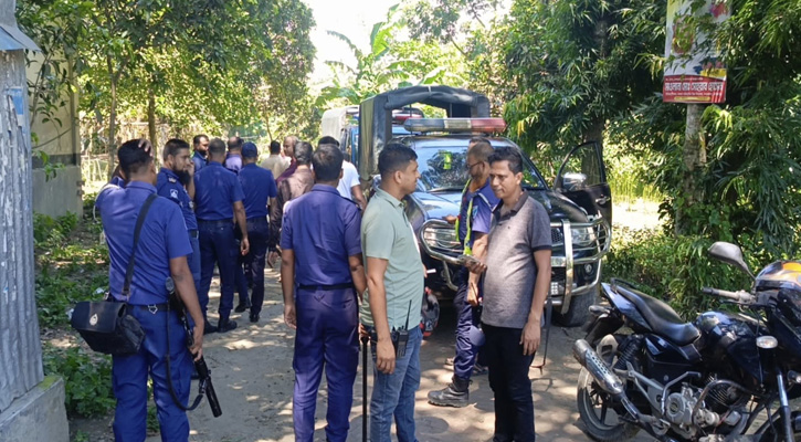 সালথায় গ্রাম্য দুইদলের সংঘর্ষে বাড়িঘর ভাঙচুর, আহত-৫