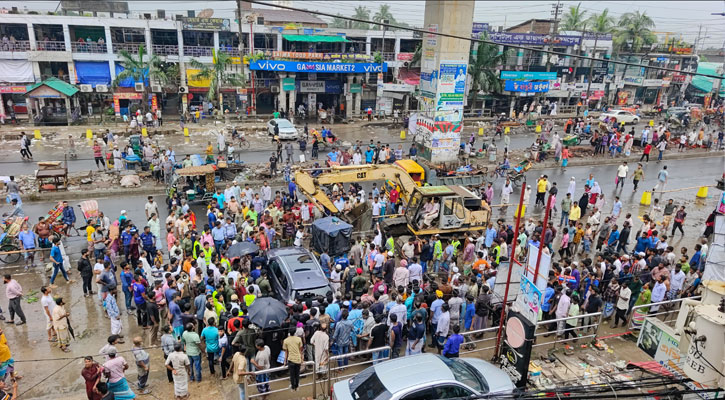 রূপগঞ্জে ফুটপাত মহাসড়ক দখলমুক্তে যৌথ উচ্ছেদ অভিযান