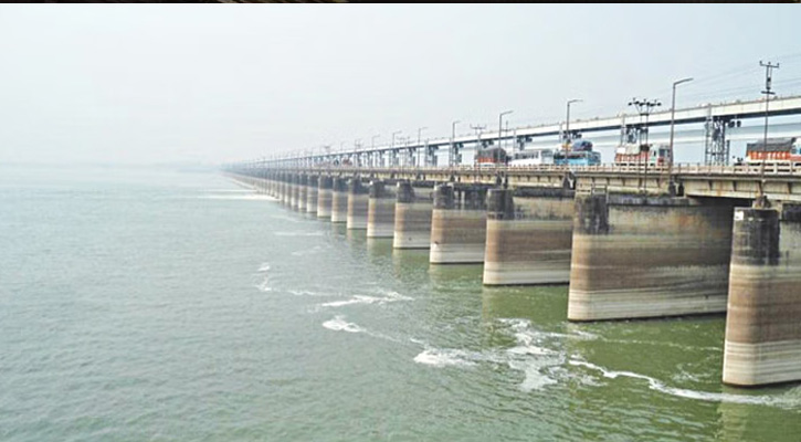 ফারাক্কায় বিপৎসীমার ওপর পানি, বন্যার আশঙ্কা