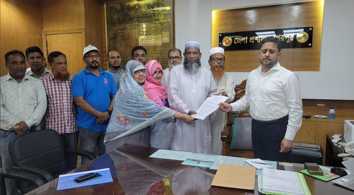 শেরপুরে সরকারি মাধ্যমিক শিক্ষকদের পাঁচ দফা দাবী সম্বলিত স্মারকলিপি প্রদান