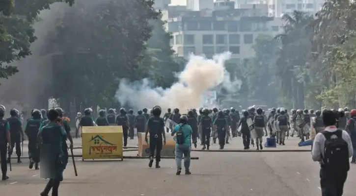 জুলাই সনদ স্বাক্ষরের আগে সংঘর্ষ–ভাঙচুর, ৯০০ জনের বিরুদ্ধে মামলা