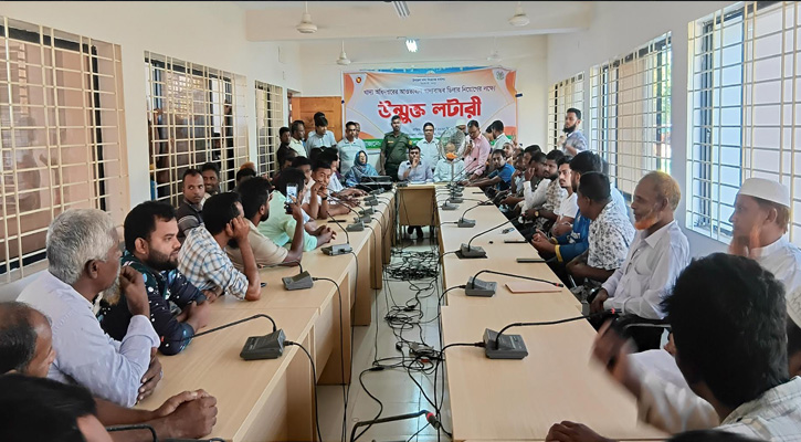 ঝিনাইগাতীতে স্বচ্ছ লটারির মাধ্যমে খাদ্যবান্ধব কর্মসূচির ১৪ ডিলার নিয়োগ