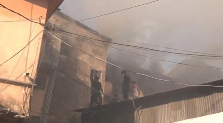 চট্টগ্রামে কম্বলের গোডাউনে আগুন