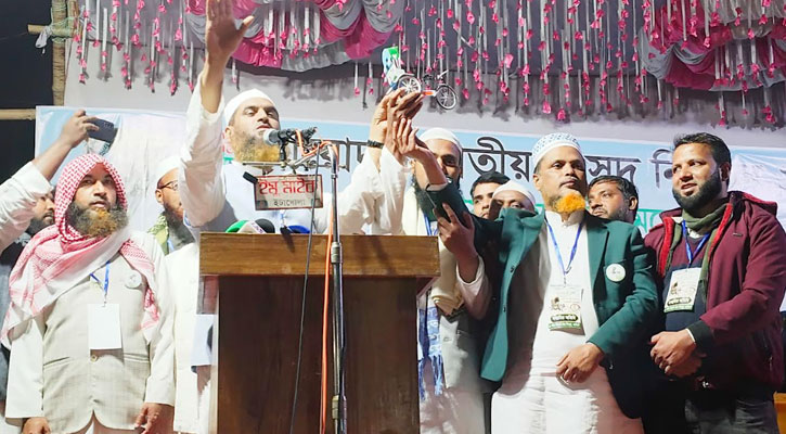 ফ্যাসিবাদ ও স্বৈরতন্ত্র ফিরিয়ে আনার ষড়যন্ত্র চলছে: মামুনুল হক