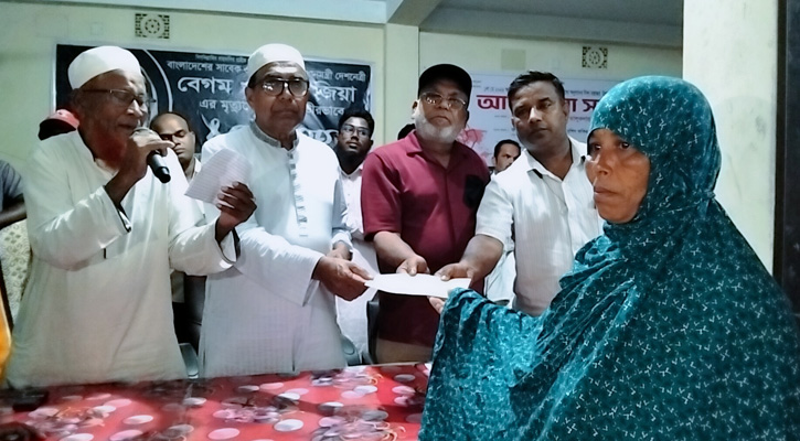 সরিষাবাড়ীতে মহান মে দিবসে মৃত শ্রমিক পরিবারের মাঝে অনুদানের চেক বিতরণ