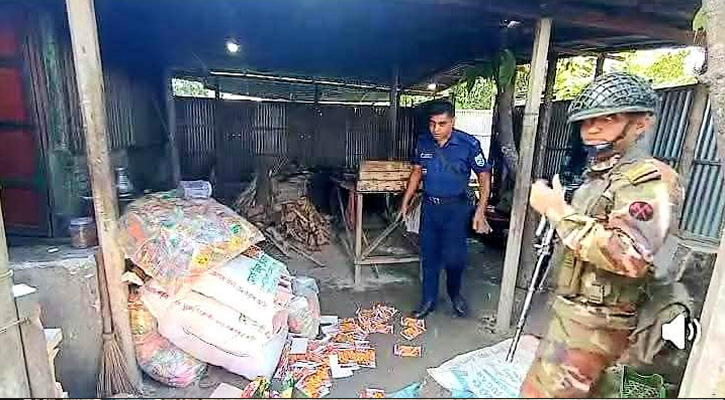 গাইবান্ধায় নকল শিশু খাদ্য তৈরির কারখানায় যৌথ বাহিনীর অভিযান: বিপুল মালামাল ধ্বংস