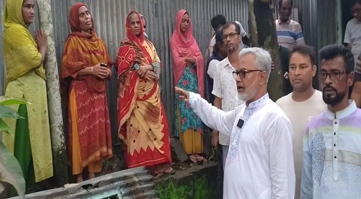 আগুনে নিঃস্ব জহুরুলের পাশে ‘গরিবের হাতেম তাই’ মির্জা মোস্তফা জামান