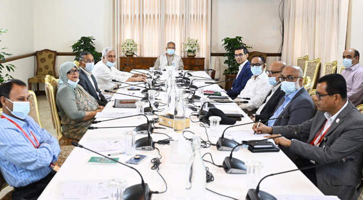 সব সরকারি ভবনের ছাদে সোলার প্যানেল বসানোর নির্দেশ প্রধান উপদেষ্টার