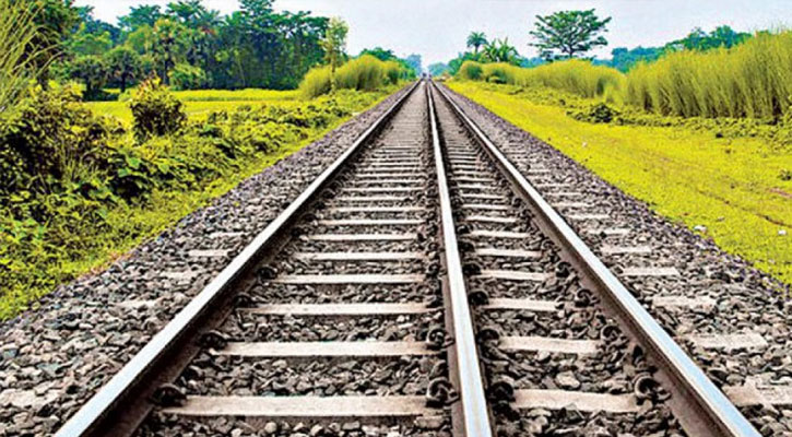 সাদুল্লাপুরে ট্রেনে কাটা পড়ে যুবকের মৃত্যু