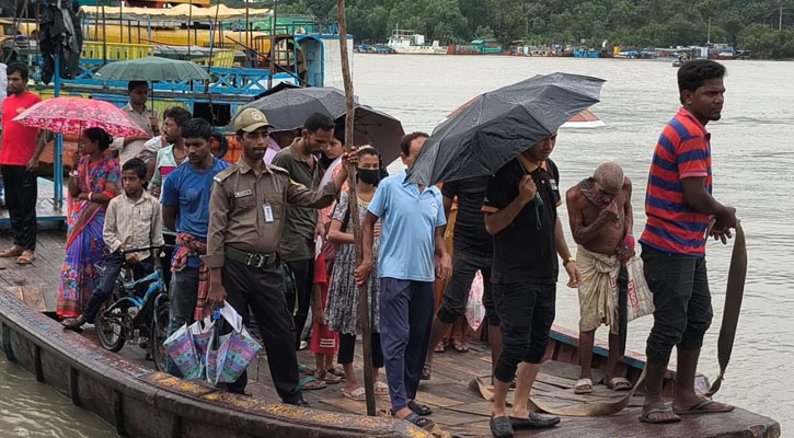 মোংলা বন্দরে ৩ নম্বর নৌ বিপদ সংকেত, উপকূলজুড়ে বাড়ছে শঙ্কা
