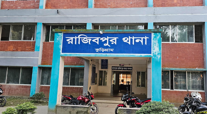 রাজীবপুরে পুলিশের ওপর হামলা, আওয়ামী লীগ নেতাকে ছিনিয়ে নিল এলাকাবাসী