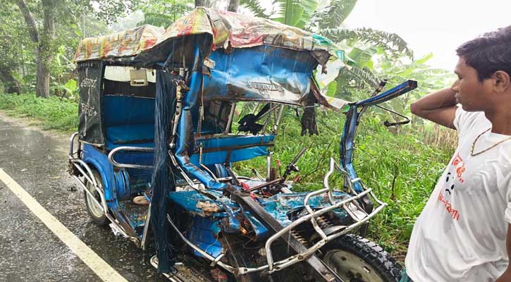 বড়াইগ্রামে ট্রাকের ধাক্কায় ইজিবাইক চালকসহ নিহত ৩, আহত ২