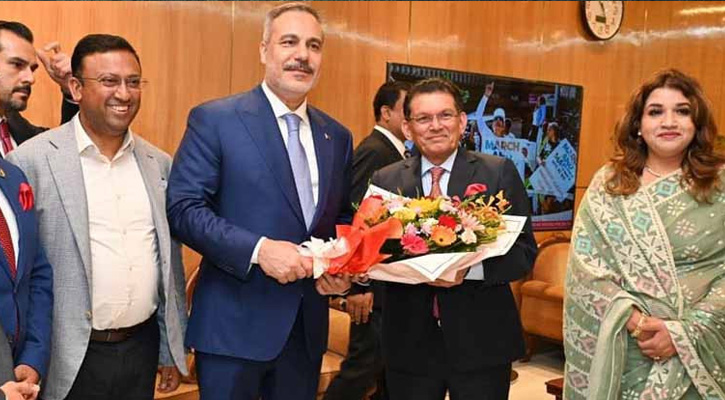দুই দিনের সফরে ঢাকায় তুরস্কের পররাষ্ট্রমন্ত্রী