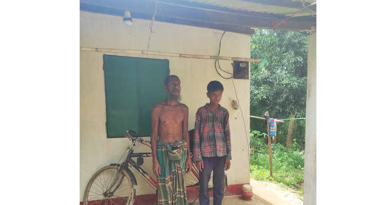 আড়াইশো টাকা আয়ে চারজনের সংসার চালায় কিশোর তোফাজ্জল!