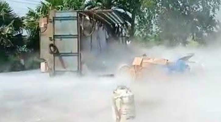 বড়াইগ্রামে ট্রাক উল্টে নাইট্রোজেন গ্যাসে আচ্ছন্ন মহাসড়ক, আহত ২