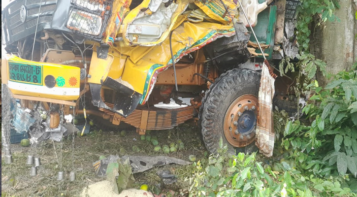 সিরাজগঞ্জের নছিমনের সঙ্গে সংঘর্ষে মোটরসাইকেল চালকের মৃত্যু-আহত ২