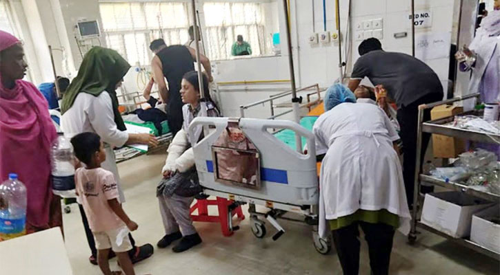 বিমান বিধ্বস্তে আহত হয়ে ১০ হাসপাতালে  ১৬৫ জন চিকিৎসাধীন