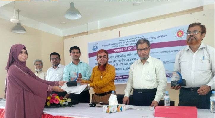 সিংগাইরে ৩০ মেধাবী শিক্ষার্থীর মাঝে পুরস্কার বিতরণ