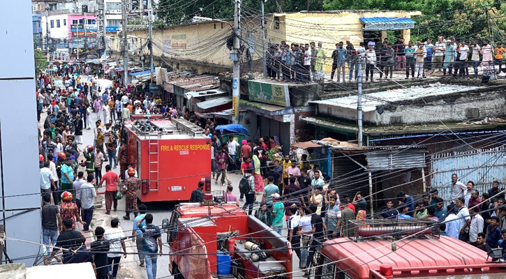 রাজশাহীতে থিম ওমর প্লাজায় ভয়াবহ অগ্নিকাণ্ড, নিয়ন্ত্রণে  ১০ ইউনিট