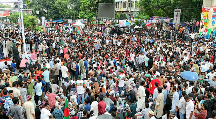 শাহবাগে ছাত্রদলের স্লোগানে মুখরিত সমাবেশস্থল
