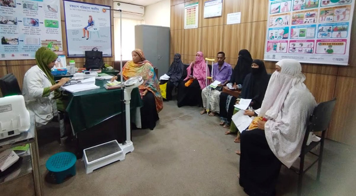 মান্দা উপজেলা স্বাস্থ্য কমপ্লেক্সের এনসিডি কর্ণার: দীর্ঘমেয়াদি রোগ নিয়ন্ত্রণে প্রশংসনীয় উদ্যোগ