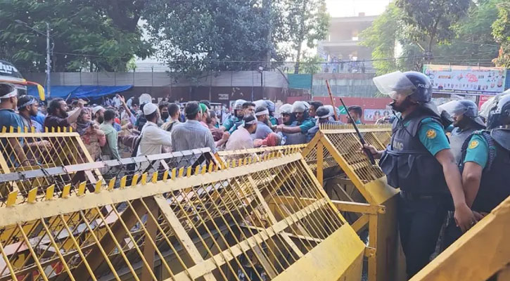 প্রাথমিক শিক্ষকদের পদযাত্রায় পুলিশের বাধা, সাউন্ড গ্রেনেড নিক্ষেপ