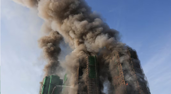 হংকংয়ে একাধিক ভবনে ভয়াবহ আগুন, বহু হতাহতের আশঙ্কা