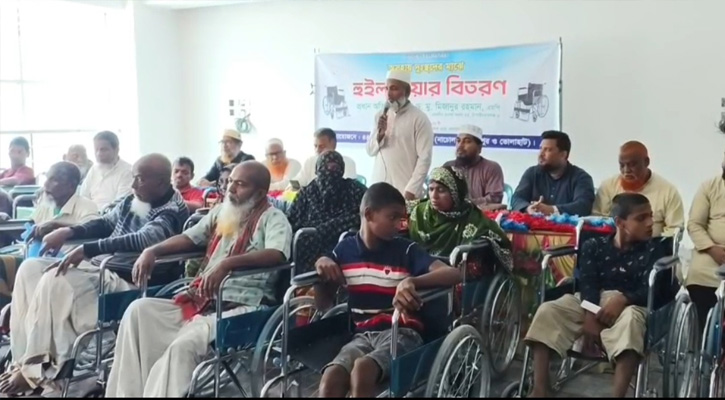 গোমস্তাপুরে ২০ প্রতিবন্ধী পেল হুইলচেয়ার