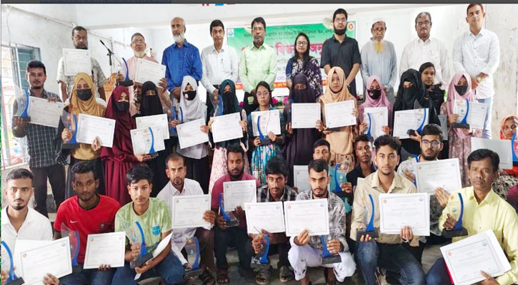 কালাইয়ে ৩৫ কৃতী শিক্ষার্থীকে সম্মাননা প্রদান: শিক্ষাক্ষেত্রে উজ্জ্বল দৃষ্টান্ত