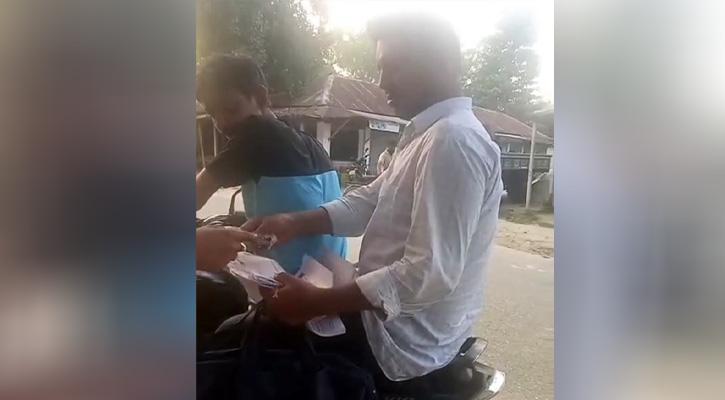 রায়গঞ্জে প্রকাশ্যে ঘুষ নিচ্ছেন ভূমি কর্মকর্তা, সামাজিক যোগাযোগমাধ্যমে ভিডিও ভাইরাল!